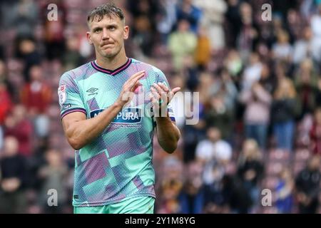 Bradford, Regno Unito. 7 settembre 2024. Valley Parade, Bradford, Inghilterra, 7 settembre 2024: Charlie Wyke (10 Carlisle United) dopo la partita EFL Sky Bet League Two tra Bradford City e Carlisle United a Valley Parade a Bradford, Inghilterra, il 7 settembre 2024. (Sean Chandler/SPP) credito: Foto SPP Sport Press. /Alamy Live News Foto Stock