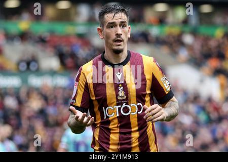 Bradford, Regno Unito. 7 settembre 2024. Valley Parade, Bradford, Inghilterra, 7 settembre 2024: Jamie Walker (7 Bradford City) durante la partita EFL Sky Bet League Two tra Bradford City e Carlisle United a Valley Parade a Bradford, Inghilterra, il 7 settembre 2024. (Sean Chandler/SPP) credito: Foto SPP Sport Press. /Alamy Live News Foto Stock