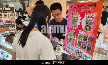 Shanghai, Cina. 8 settembre 2024. Le fashion card attirano i collezionisti all'International Coin Expo 2024 di Shanghai, Cina, il 6 settembre 2024. (Foto di Costfoto/NurPhoto) credito: NurPhoto SRL/Alamy Live News Foto Stock