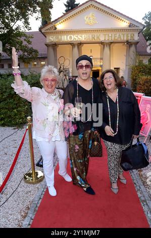 Stefanie Simon, Julian F.M. Stoeckel und Judith Stückler bei der Premiere des Theaterstücks Stasi, stress und Stolperfallen im Schlosspark Theater. Berlino, 07.09.2024 *** Stefanie Simon, Julian F M Stoeckel e Judith Stückler alla prima dello spettacolo Stasi, stress und Stolperfallen allo Schlosspark Theater Berlin, 07 09 2024 foto:XF.xKernx/xFuturexImagex stress 4902 Foto Stock