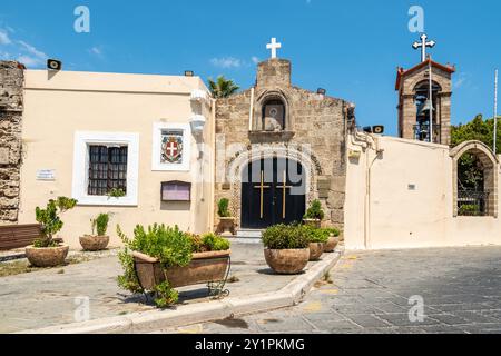 Città di Rodi, Grecia – 19 luglio 2024. Chiesa di San Panteleimone a Rodi, Grecia. La chiesa risale al XV secolo. La genuinità dell'o Foto Stock