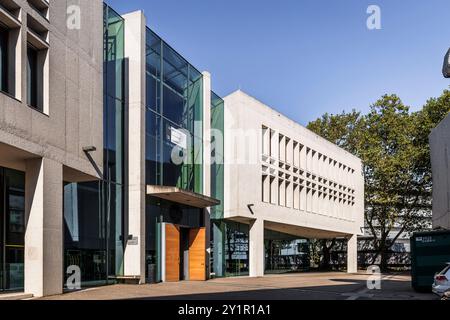 Seminario 106 dell'Università di Colonia nel quartiere Lindenthal, architetto Paul Boehm, Colonia, Germania. Seminargebaeude 106 der Universi Foto Stock