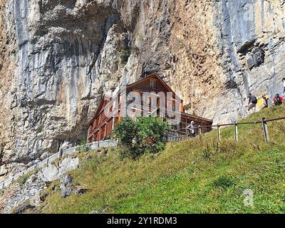 Appenzell Themenbild - Berggasthaus Aescher im Alpstein, regione Appenzello, Appenzello, Innerrhoden Themenbild - Berggasthaus Aescher im Alpstein, regione Appenzello, Appenzello, Innerrhoden Das berühmte Berggasthaus Aescher im Appenzellerland im Alpsteinmassiv, im Kanton Appenzell. DAS im Jahre 1846 erbaute Berggasthaus Aescher auf 1454 m liegt im Schweizer Kanton Appenzell Innerrhoden im Bezirk Schwende- Featurebild, Symbolbild, Themenbild *** Appenzell quadro a tema Appenzell Mountain inn Aescher in, regione Appenzell, Appenzellerland, Innerrhoden immagine a tema montagna inn Aescher in Foto Stock