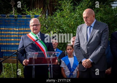 Roma, RM, Italia. 8 settembre 2024. ROBERTO GUALTIERI (Sindaco di Roma) tiene un discorso durante la celebrazione del 81° anniversario della difesa di Roma. Accanto a lui GUIDO CROSETTO (immagine di credito: © Marco di Gianvito/ZUMA Press Wire) SOLO USO EDITORIALE! Non per USO commerciale! Foto Stock