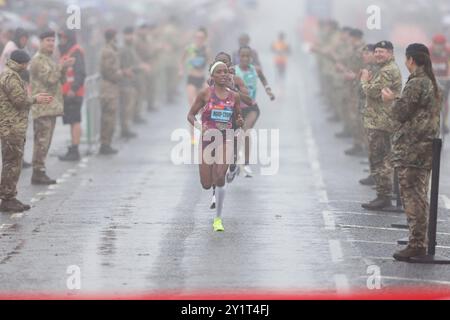 Mary Ngugi-Cooper vince la gara femminile Elite durante la AJ Bell Great North Run 2023 attraverso Newcastle upon Tyne, Gateshead e South Shields. Data foto: Domenica 8 settembre 2024. Foto Stock