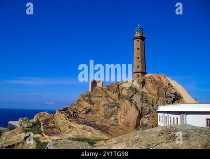 Galizia, Spagna. Famoso faro CABO VILAN sulla costa spagnola dell'Atlantico settentrionale.09172004 Foto Stock