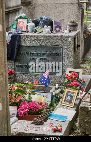 La tomba di Jim Morrison, il cantante dei Doors nel cimitero di Pere Lachaise, Parigi, Francia Foto Stock