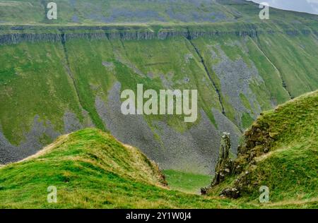 High Cup Scar vista dalla Pennine Way lungo Narrow Gate, sulla High Cup Nick, vicino a Dufton, Appleby-in-Westmorland, Cumbria Foto Stock