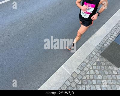 Budapest, Ungheria - 8 settembre 2024: Gara di corsa maschile durante la maratona Wizz Air Foto Stock