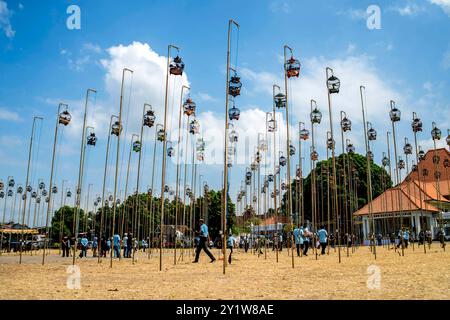 Yogyakarta, Indonesia. 8 settembre 2024. I giudici danno punteggi durante una gara di cinguettio a turtledove a Yogyakarta, Indonesia, 8 settembre 2024. Crediti: Agung Supriyanto/Xinhua/Alamy Live News Foto Stock