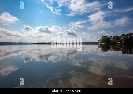 Lago Nokomis a Tomahawk, Wisconsin in estate, orizzontale Foto Stock