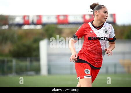 Londra, Regno Unito. 8 settembre 2024. Londra, Inghilterra, 8 settembre 2024: Summer Roberts (9 Dulwich Hamlet) durante la partita della fa Womens National League Division One South East tra le api di Londra e Dulwich Hamlet all'Hive di Londra, Inghilterra. (Liam Asman/SPP) credito: SPP Sport Press Photo. /Alamy Live News Foto Stock