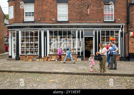 Tradizionale gastronomia e negozio di alimentari nella città mercato del Cheshire di Sandbach Foto Stock