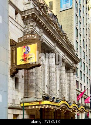 Oh Mary commedia oscura con Cole Escola nel ruolo di Mary Todd Lincoln al Lyceum Theatre di Broadway a Manhattan NYC Foto Stock