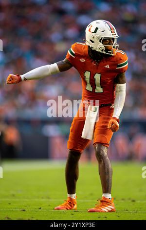 MIAMI GARDENS, FLORIDA - 7 SETTEMBRE: Samuel Brown n. 11 dei Miami Hurricanes alla linea di scrimmage contro i Florida A&M Rattlers a Hard Roc Foto Stock