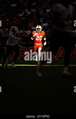 MIAMI GARDENS, FLORIDA - 7 SETTEMBRE: Zaquan Patterson n. 20 dei Miami Hurricanes contro i Florida A&M Rattlers all'Hard Rock Stadium a settembre Foto Stock