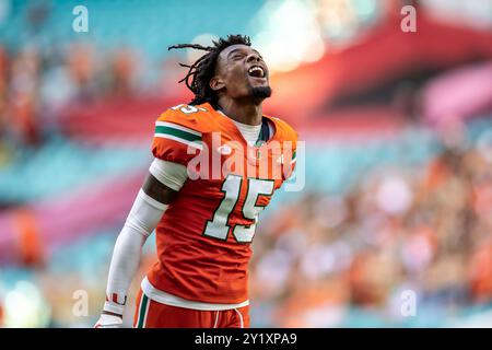 MIAMI GARDENS, FLORIDA - 7 SETTEMBRE: Markeith Williams #15 dei Miami Hurricanes celebra contro i Florida A&M Rattlers all'Hard Rock Stadium Foto Stock
