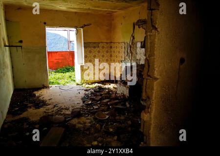Romagnano al Monte, le rovine dell'antico borgo abbandonato dopo il terremoto del 1980, Salerno, Campania, Italia Foto Stock
