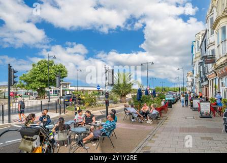 Caffè e bar sull'Esplanade, Ryde, Isola di Wight, Inghilterra, Regno Unito Foto Stock