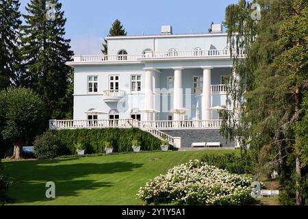 La vecchia casa padronale dell'hotel Haikko Manor nel sud della Finlandia vicino a Porvoo. Foto Stock