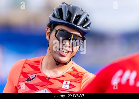 Parigi, Francia. 8 settembre 2024. PARIGI, FRANCIA - 8 SETTEMBRE: Tomoki Suzuki del Giappone reagisce dopo aver gareggiato nella Maratona maschile - T54 durante il giorno 11 di Para Athletics: Marathon - Paris 2024 Summer Paralympic Games all'Esplanade Des Invalides l'8 settembre 2024 a Parigi, Francia. (Foto di Joris Verwijst/Agenzia BSR) credito: Agenzia BSR/Alamy Live News Foto Stock