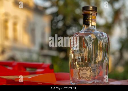 Colore estate calda mattina nelle strade in pendenza a Liberec CZ 08 31 2024 Foto Stock