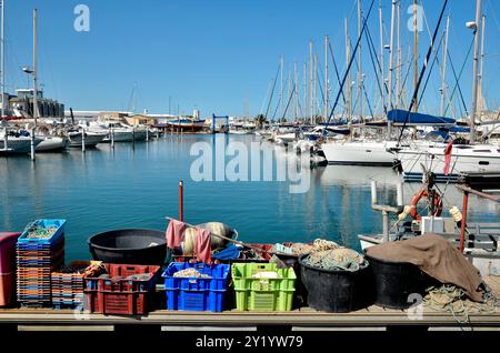 Porto peschereccio di Canet-en-Roussillon, comune della Côte vermeille nel dipartimento dei Pirenei-Orientales, regione della Languedoc-Roussillon, in Francia Foto Stock