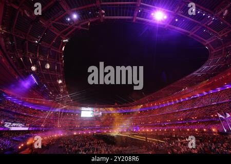 Parigi, Francia. 8 settembre 2024. Paralimpiadi, Parigi 2024, cerimonia di chiusura, Stade de France. Vista sullo stadio. Crediti: Jens Büttner/dpa/Alamy Live News Foto Stock