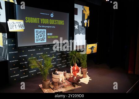 Austin Texas USA, 7 settembre 2024: L'ex presidente della camera NANCY PELOSI (destra) della California parla con la moderatrice Kara Swisher sul palco durante l'ultimo giorno del Texas Tribune Festival nel centro di Austin. Il Festival riunisce politici e influenti leader di pensiero nel servizio pubblico per discutere gli eventi e le politiche attuali. ©Bob Daemmrich Foto Stock