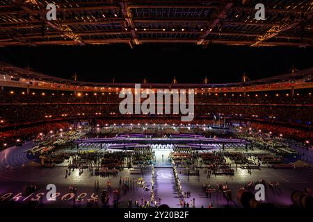 Parigi, Francia. 8 settembre 2024. PARIGI, FRANCIA - 8 SETTEMBRE: Una panoramica generale degli interni durante la cerimonia di chiusura dei Giochi Paralimpici di Parigi 2024 allo Stade de France l'8 settembre 2024 a Parigi, Francia. (Foto di Joris Verwijst/Agenzia BSR) credito: Agenzia BSR/Alamy Live News Foto Stock