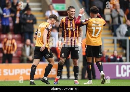 Bradford, Regno Unito, 7 settembre 2024, Andy Cook celebra il punteggio, durante Bradford City vs Carlisle United EFL League Two, Valley Parade. Foto Stock