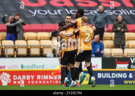 Bradford, Regno Unito, 7 settembre 2024, Andy Cook celebra il punteggio, durante Bradford City vs Carlisle United EFL League Two, Valley Parade. Foto Stock