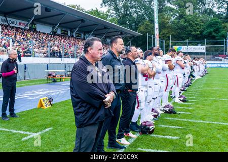 Stoccarda, Germania. 8 settembre 2024. European League of Football, ELF/ semifinali partita: Rhein Fire a Stoccarda Surge su 08. 2024 settembre, al Gazi-Stadion, Stoccarda, Germania, Rhein Fire con il suo capo allenatore Jim Tomsula. Crediti: Frank Baumert/Alamy Live News Foto Stock