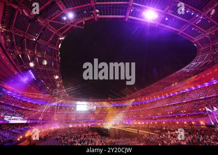 Parigi, Francia. 8 settembre 2024. Paralimpiadi, Parigi 2024, cerimonia di chiusura, Stade de France. Vista sullo stadio. Crediti: Jens Büttner/dpa/Alamy Live News Foto Stock