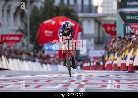 Aleksandr Vlasov della Russia e del Team Red Bull Bora - Hansgrohe sprinta durante la prova a cronometro individuale durante il 79° giro di Spagna 2024 - tappa 21 l'8 settembre 2024 a Madrid, Spagna. Foto Stock