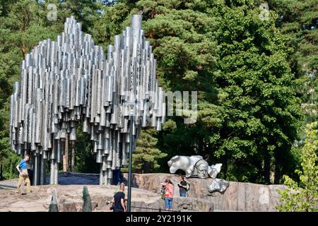 Il monumento Sibelius dell'artista finlandese Eila Hiltunen intitolato Passio Musicae nel parco Sibelius di Helsinki, Finlandia agosto 2024 Foto Stock