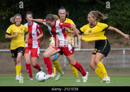 Colonia, Germania. 8 settembre 2024. Colonia, Germania, 8 settembre 2024: Sara Hofmann (17 SV 67 Weinberg) e Svenja Streller (16 fortuna Köln) combattono per il pallone durante la partita di Pokal DFB tra fortuna Köln e SV 67 Weinberg al BZA Chorweiler di Merianstraße a Colonia, Germania. QIANRU (Qianru Zhang/SPP) credito: SPP Sport Press Photo. /Alamy Live News Foto Stock