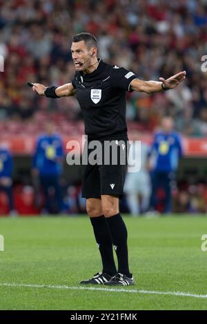 8 settembre 2024. Lisbona, Portogallo. Arbitro del gioco Italia, Maurizio Mariani, in azione durante la fase League gruppo 1 della UEFA Nations League, Portogallo vs Scozia credito: Alexandre de Sousa/Alamy Live News Foto Stock