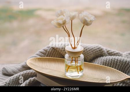 Accogliente ambiente interno con bastoncini Incense per la casa Foto Stock