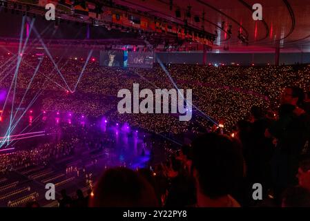 Parigi, Francia. 8 settembre 2024. Spettatori alla cerimonia di chiusura dei Giochi Paralimpici di Parigi 2024 allo Stade de France. Crediti: Fabienne Koch/Alamy Live News Foto Stock