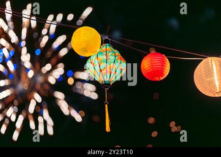 Fuochi d'artificio al 2024 Vietnamita Lantern Festival al Darwin Waterfront, Northern Territory Foto Stock