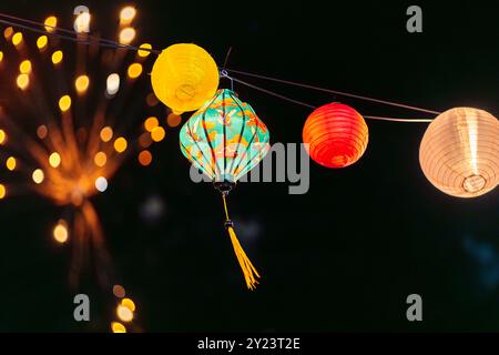 Fuochi d'artificio al 2024 Vietnamita Lantern Festival al Darwin Waterfront, Northern Territory Foto Stock