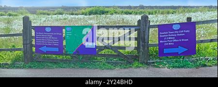 Sentiero pubblico cartelli non ufficiali e mappa delle destinazioni a breve distanza a piedi verso due località DI DAWLISH collocate dal Langstone Cliff Hotel Devon Inghilterra Regno Unito Foto Stock