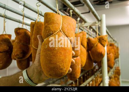 Sobrassada de Menorca, produzione artigianale di salsicce Alaior, Minorca, Isole Baleari, Spagna. Foto Stock