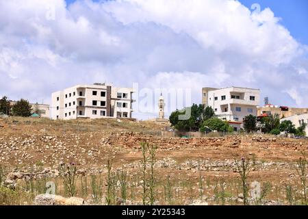 Jerash in Giordania - 7 maggio 2024: Vista della città moderna dal Museo Archeologico Foto Stock