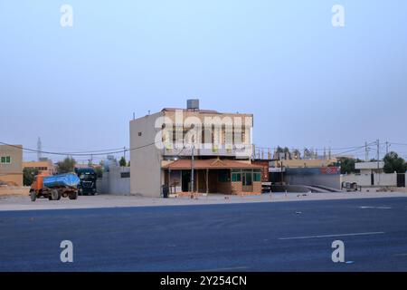 Giordania in Medio Oriente - 11 maggio 2024: Impressioni di un'autostrada della giordania in serata Foto Stock