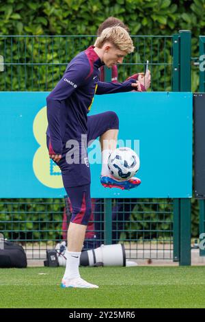 Enfield, Regno Unito. 9 settembre 2024. L'attaccante inglese Anthony Gordon durante la sessione di allenamento dell'Inghilterra in vista della partita finlandese al Tottenham Hotspur Training Ground, Enfield, Inghilterra, Regno Unito il 9 settembre 2024 Credit: Every Second Media/Alamy Live News Foto Stock