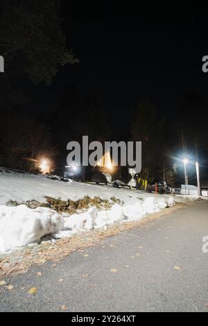 Neve fuori casa a Rovaniemi, Lapponia Foto Stock