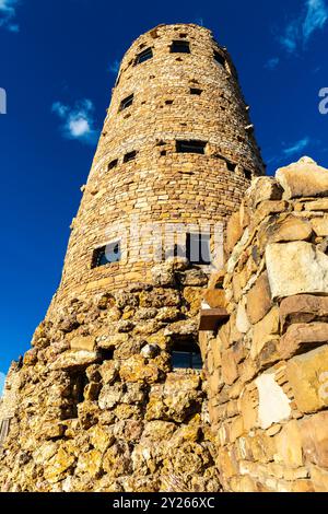 Torre di guardia in stile Puebloan ancestrale costruita nel 1932, architetto Mary Colter, Grand Canyon National Park, Arizona, USA Foto Stock