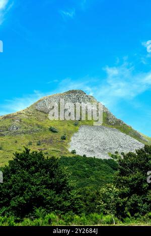 Culminante a 1515 m di altitudine, la Banne d'Ordanche è una cima vulcanica nel Parco naturale regionale dei Vulcani dell'Auvergne. Puy de Dome. Auvergne. Francia Foto Stock